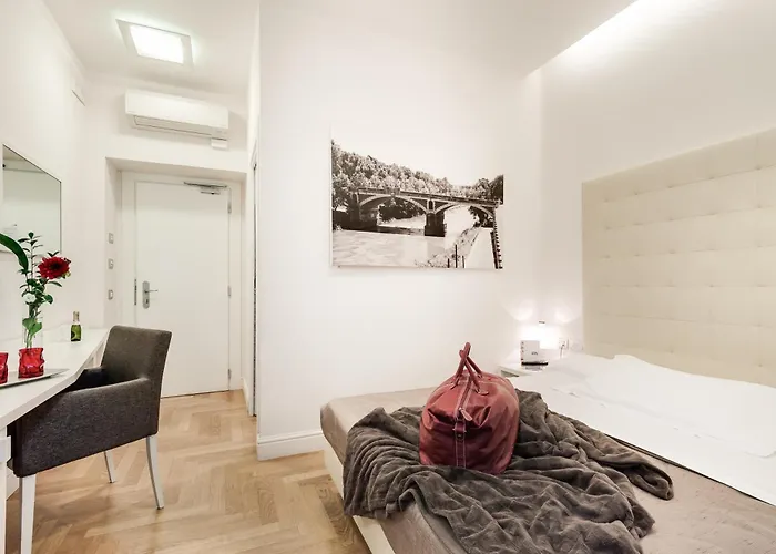 River Bed and breakfast 4*